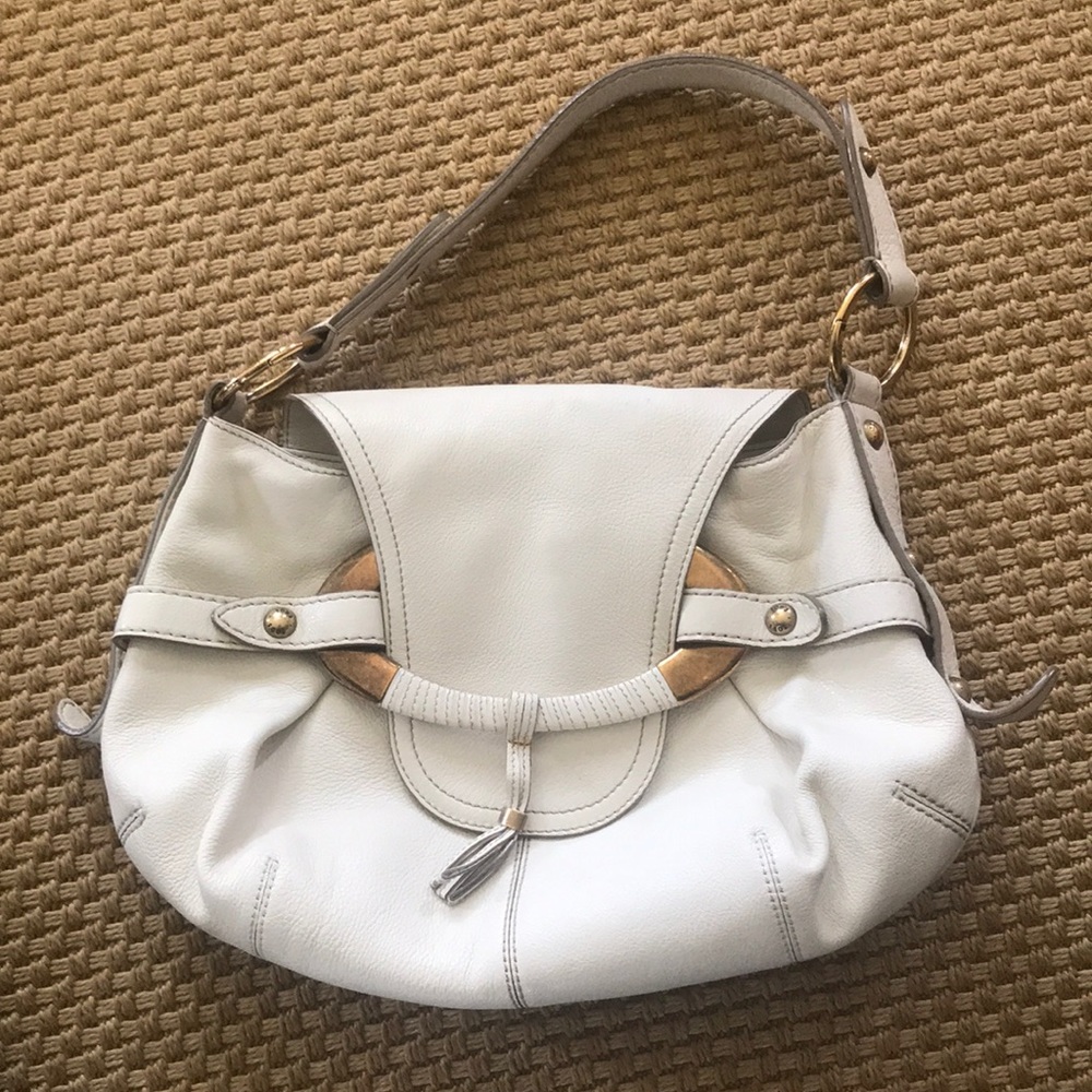 Tod’s ring accented leather creme pebbles leather